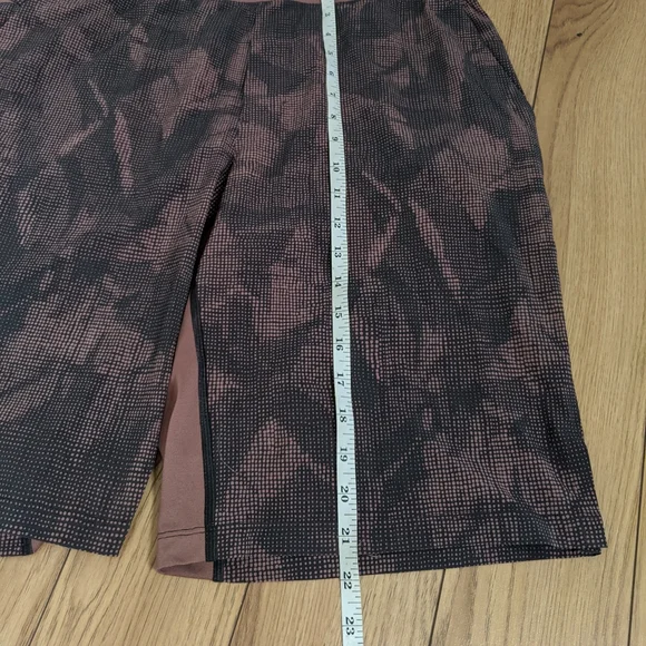 Lululemon 2019 T.H.E short 11"  linerless - Picture 6 of 8